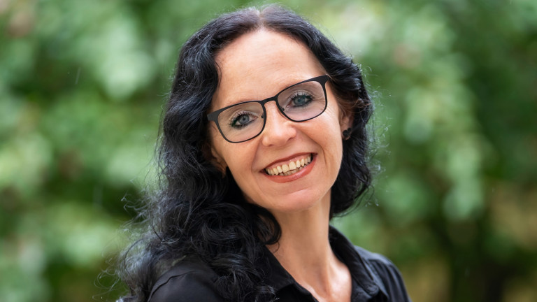 Lina Forster | 2 | 16:9